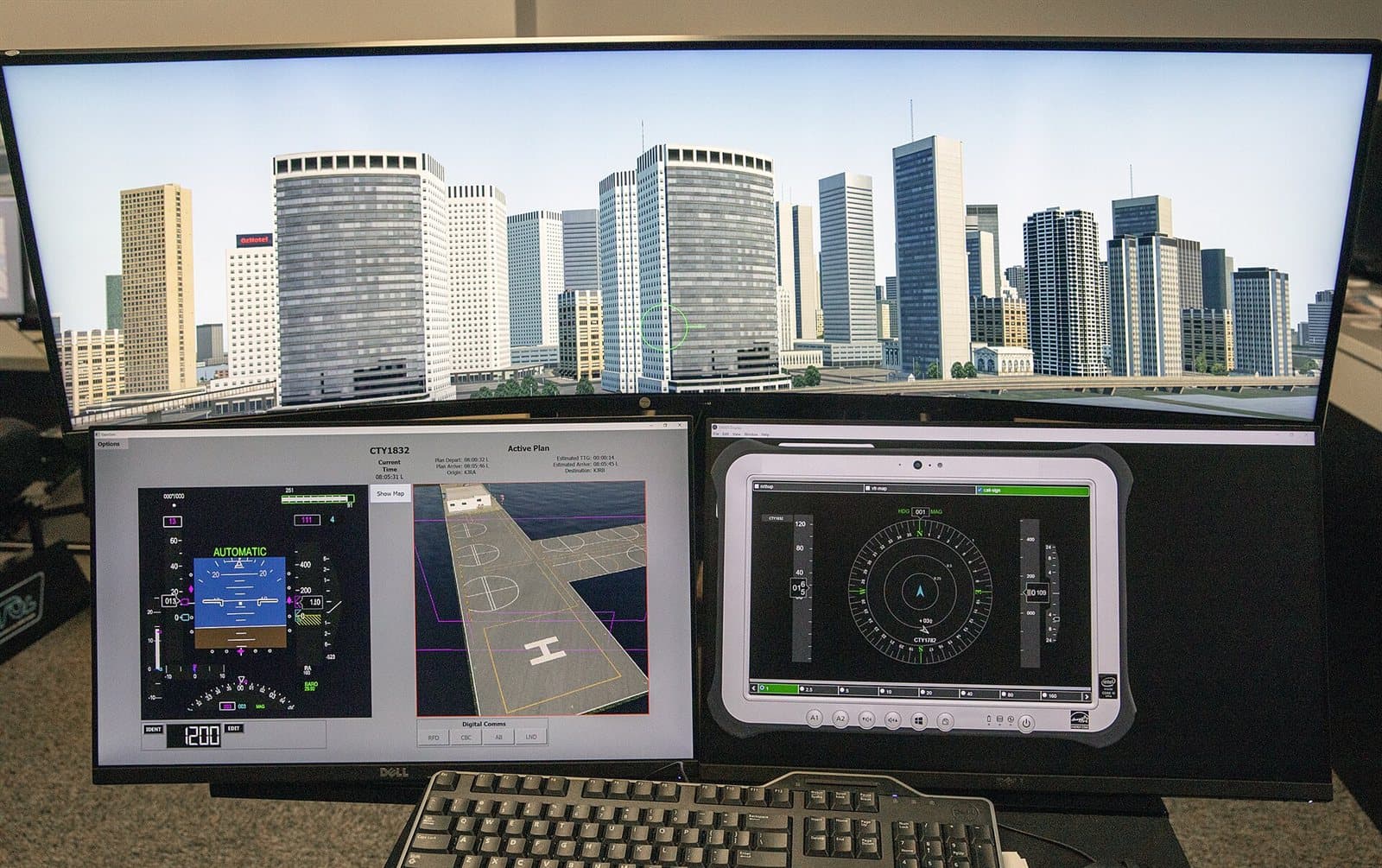 Simulator control screens showing air traffic over a city, seen from the pilot's position.